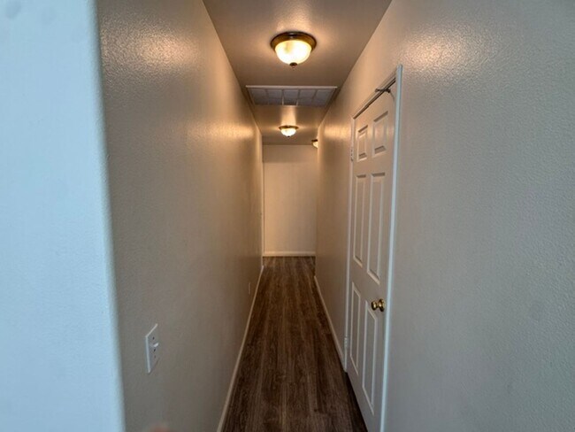 Building Photo - Beautiful home with option to expand