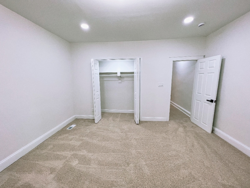 Building Photo - 720 E 41st St