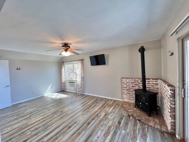 Building Photo - 27030 Oakflat Dr