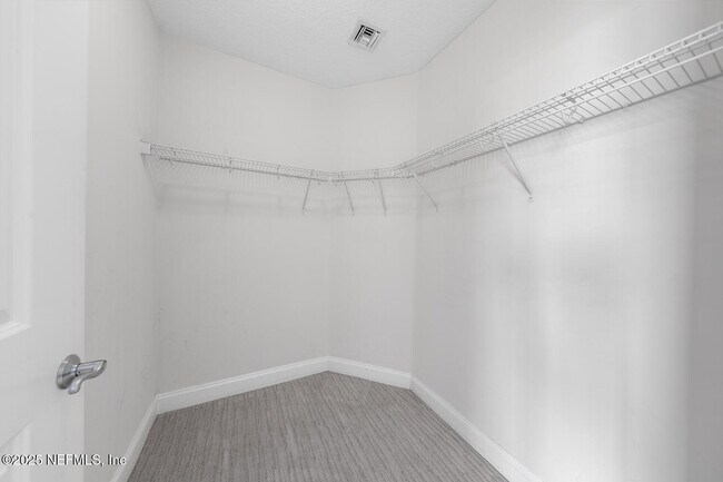 Building Photo - 1431 Riverplace Blvd