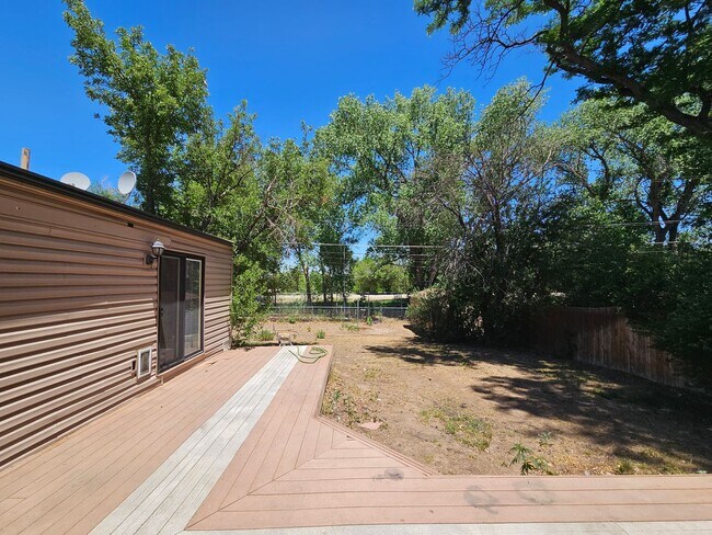 Building Photo - Virginia Village Home New Paint, Carpet, Blinds Backs up to Cherry Creek Trail