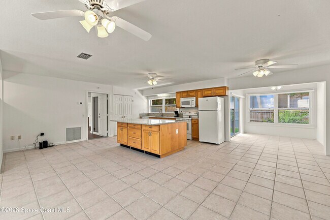Building Photo - 215 Pelican Dr