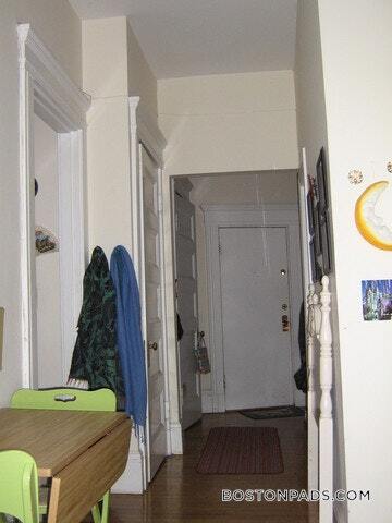 Building Photo - 583 Beacon St