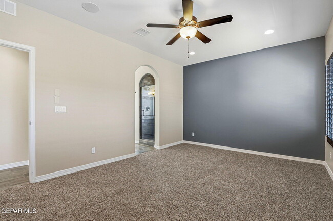 Building Photo - 2157 Honour Point Pl