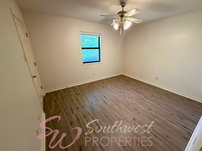 Building Photo - 2 bedroom 2 bath well maintained home close to city park!
