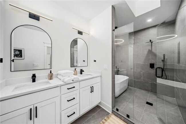 Building Photo - 3784 Pine Needle Dr NW