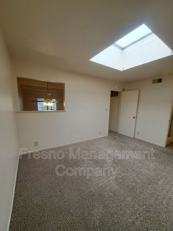 Building Photo - 4919 N Millbrook Ave