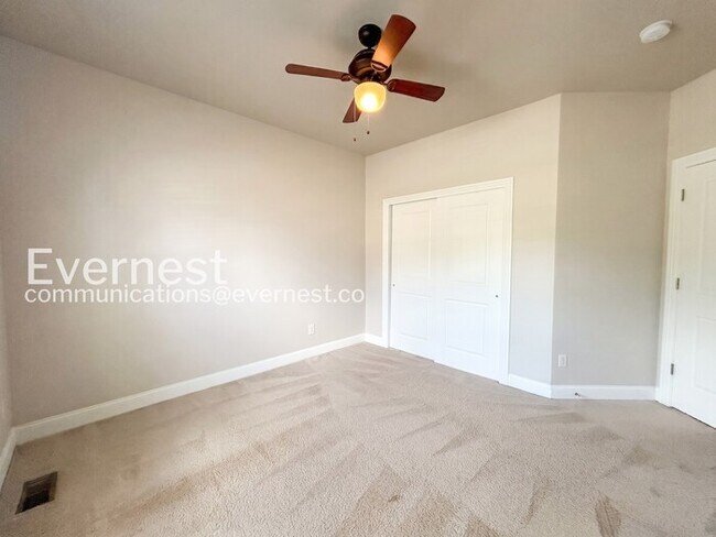 Building Photo - 3-Bed/2-Bath Home with Fireplace and 2-Car Garage/Available Now!