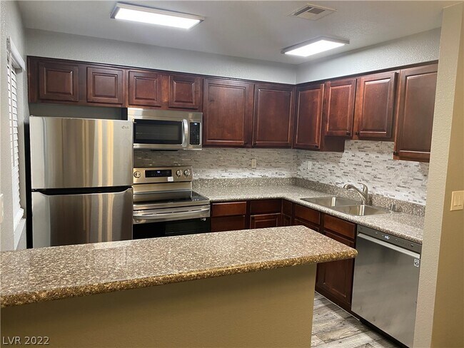 Building Photo - 5332 River Glen Dr