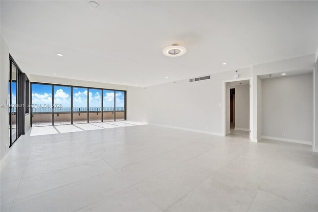 Building Photo - 251 Crandon Blvd