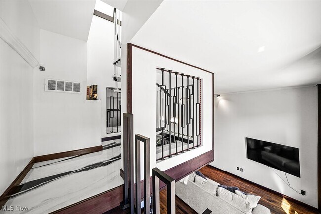 Building Photo - 408 W St Clair Ave