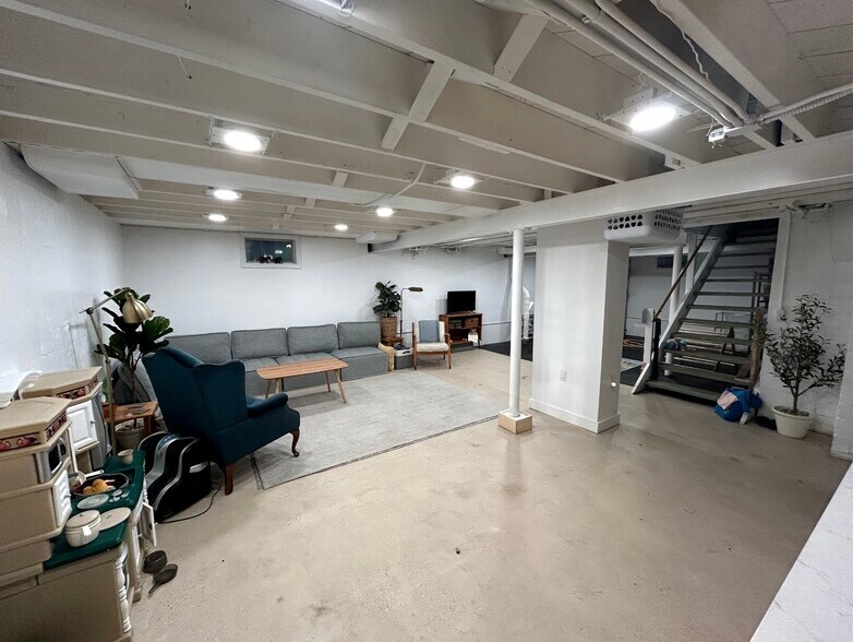 Building Photo - 1207 Jenifer St