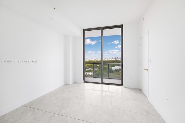 Building Photo - 2678 Tigertail Ave