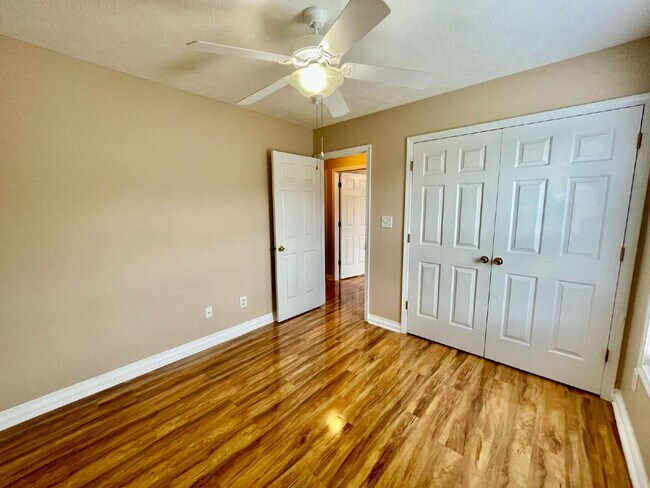 Building Photo - Spacious 4-Bed Haven With 2.5 Baths In Jac...