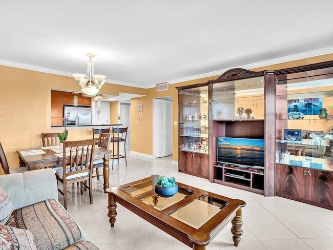 Building Photo - 401 Golden Isles Dr