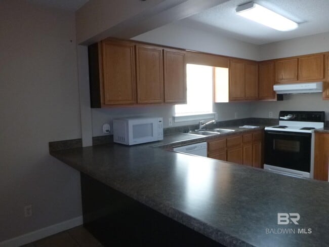 Building Photo - 600 Cheshire Ln