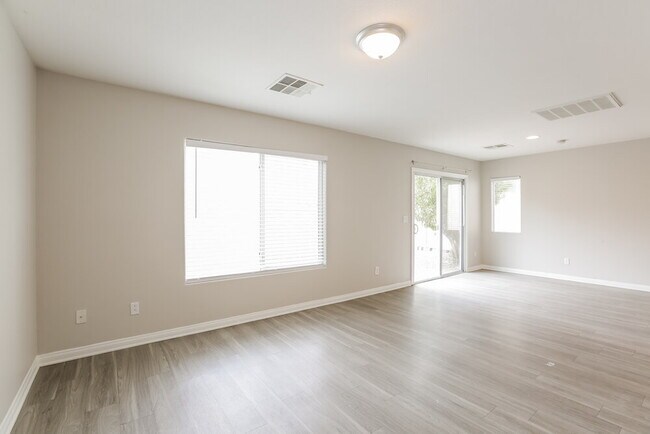 Building Photo - 9469 Diamond Bridge Ave