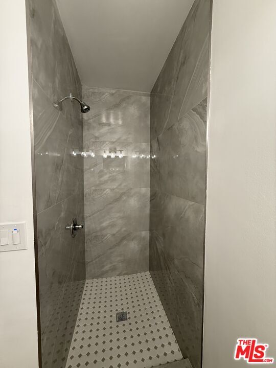 Building Photo - 1333 N Fuller Ave