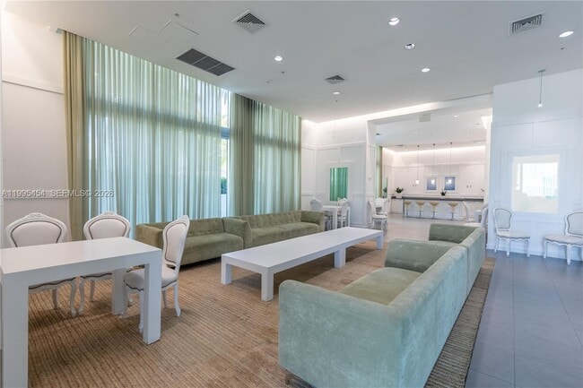 Building Photo - 90 SW 3rd St