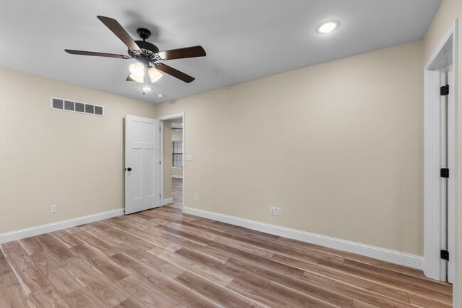 Building Photo - Charming 3 Bedroom, 2 Bathroom Home in Jac...