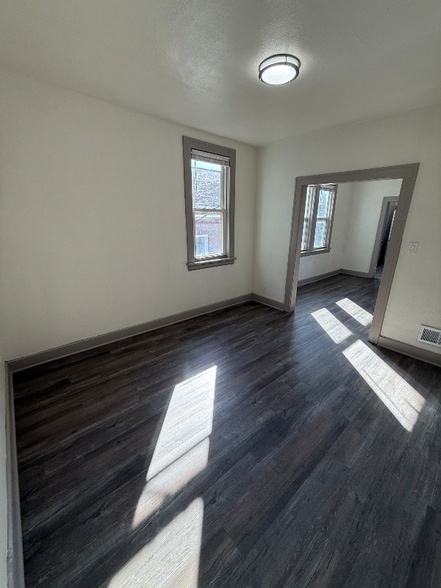 Building Photo - 1342 W 69th St