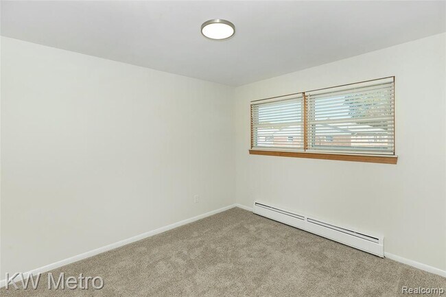 Building Photo - 3220 Shenandoah Dr