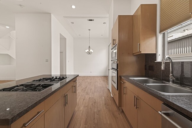 Building Photo - 724 Ruthven St