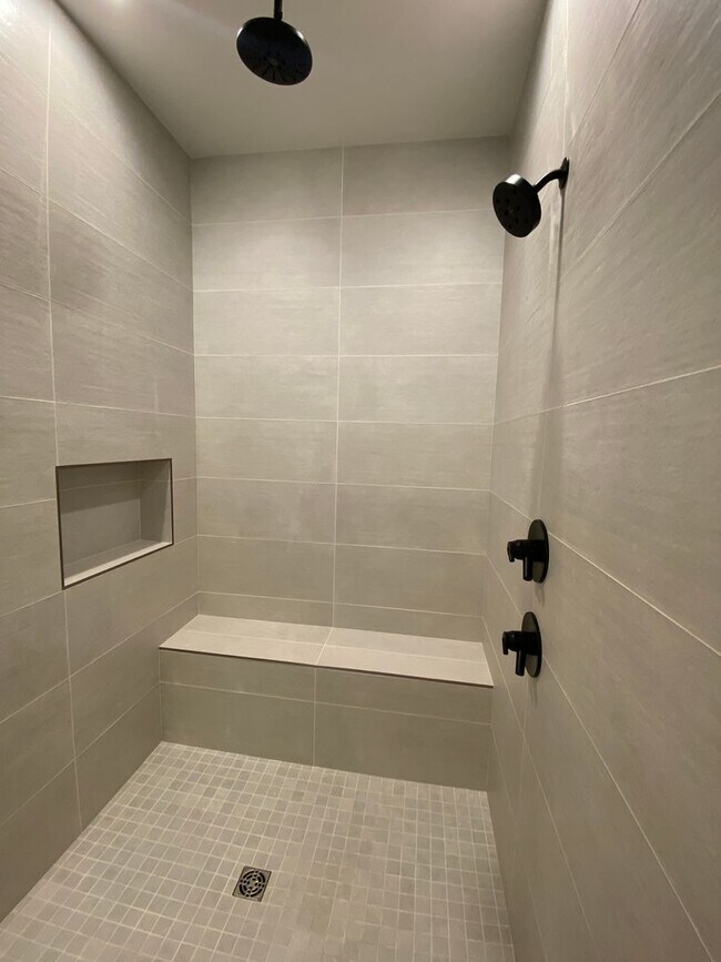 Building Photo - Close to Micron, 3 Bedroom 3 bath w/ a Mil...