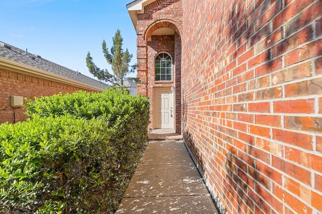 Building Photo - Lovely 2 Story 3/2.5/2 in NORTHWEST ISD Av...