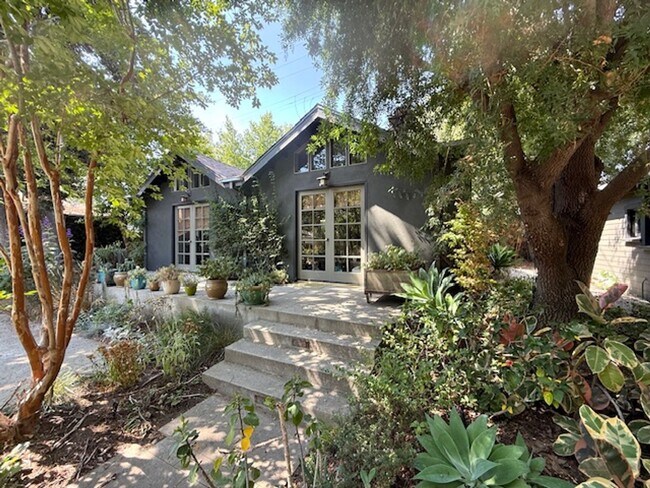 Building Photo - Furnished Craftsman Home - Pool, Entertain...