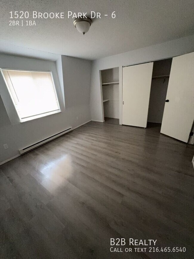 Building Photo - 1520 Brooke Park Dr