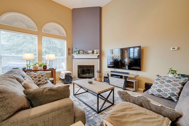 Building Photo - 5517 Crimson Oaks Dr