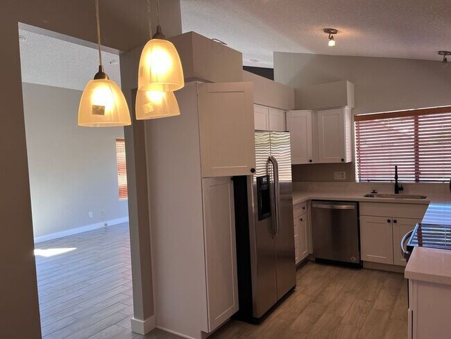Building Photo - MOVE IN SPECIALS!! Lovely 3BD-2BA Gilbert ...