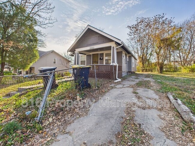 Building Photo - 4542 Chestnut Ave