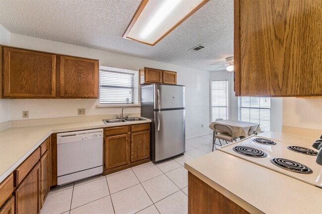 Building Photo - 7512 Down Hill Dr