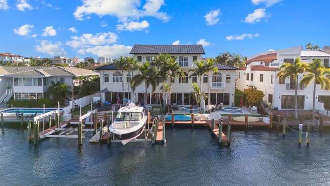 Building Photo - 2739 NE 15th St