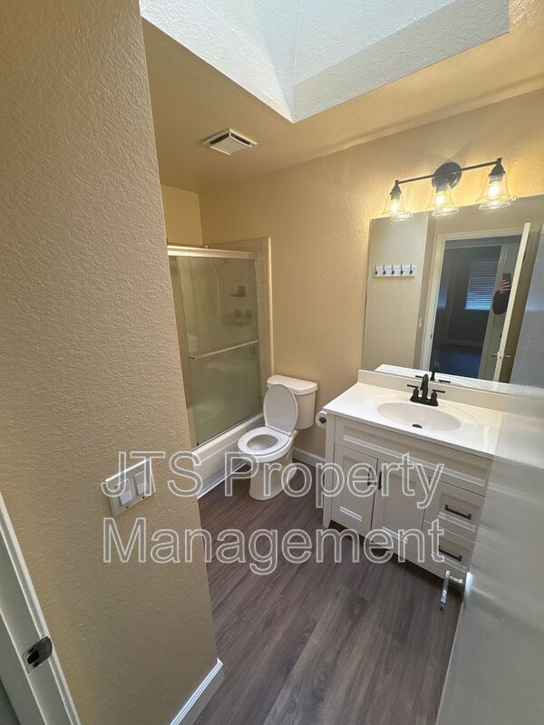 Building Photo - 5140 Linda Lou Dr