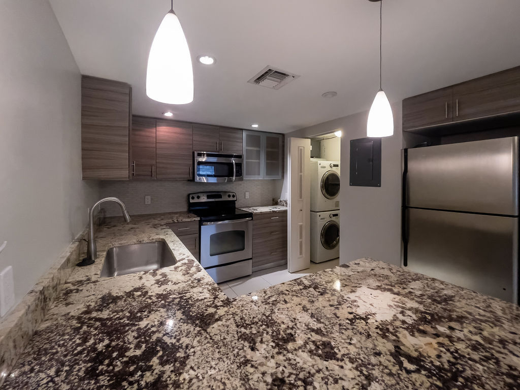 Building Photo - 64 Isle Of Venice Dr