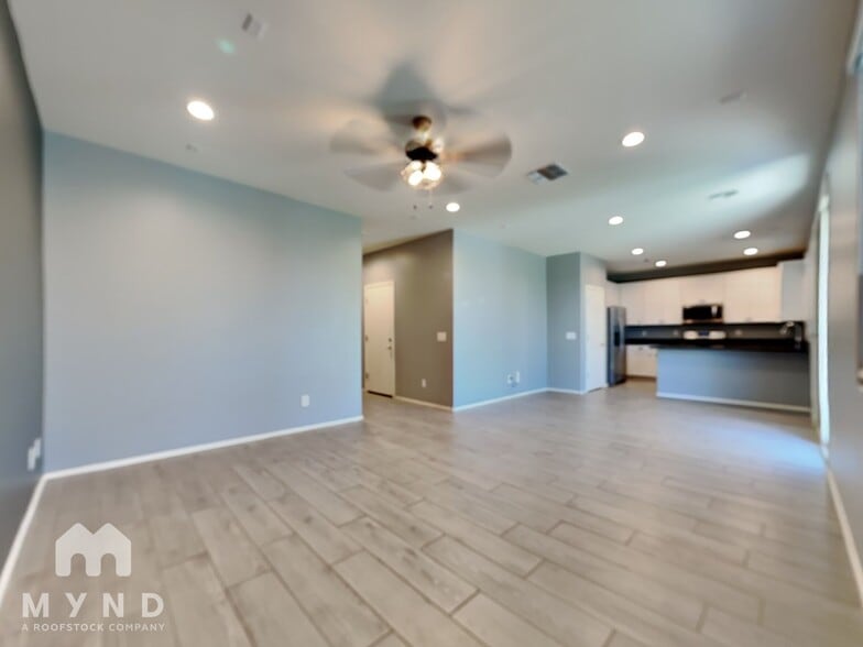 Building Photo - 511 N 108th Ave