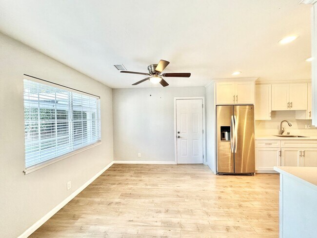 Building Photo - Beautiful, Single-Story, Updated, Private ...