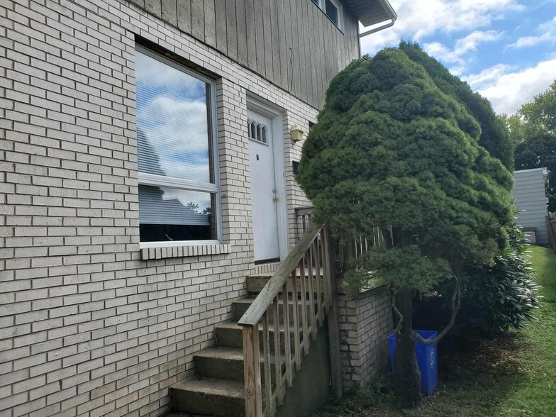 Building Photo - 252 Gompers Ave