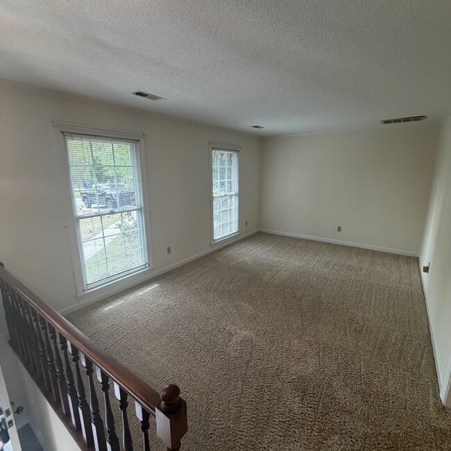 Building Photo - 3208 Ellsworth Dr