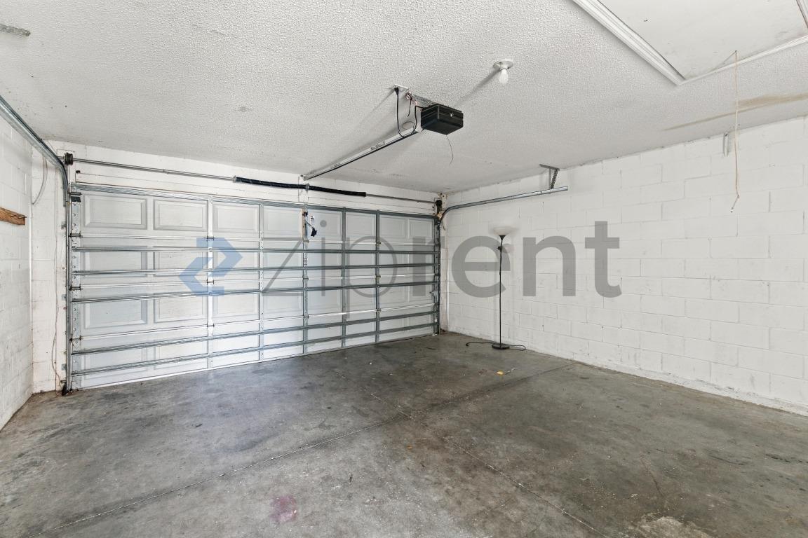 Building Photo - Unit