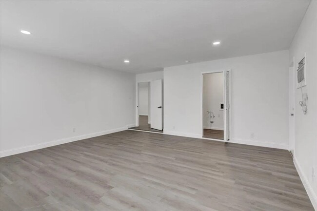 Building Photo - 108 Sparrow Way