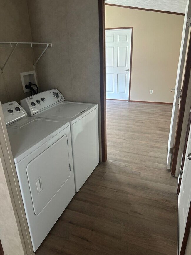 Building Photo - Mobile Home For Sale in Newton, KS