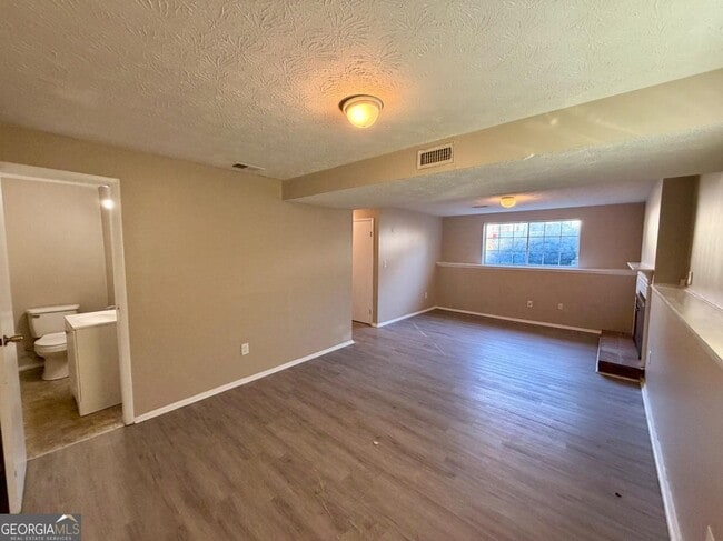 Building Photo - 6091 Raintree Bend