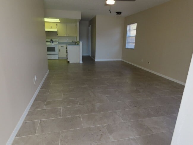 Building Photo - Clermont 2/2 Duplex with Lakeview