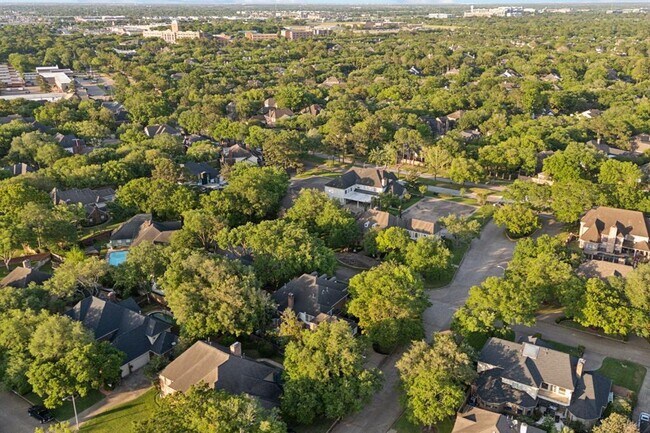 Building Photo - 1310 Kelliwood Oaks Dr