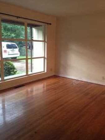 Building Photo - 215 Bamboo Dr