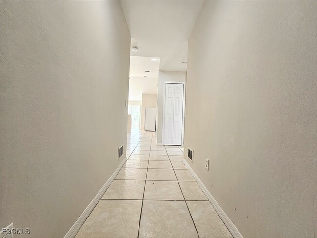 Building Photo - 124 Ivan Ave S